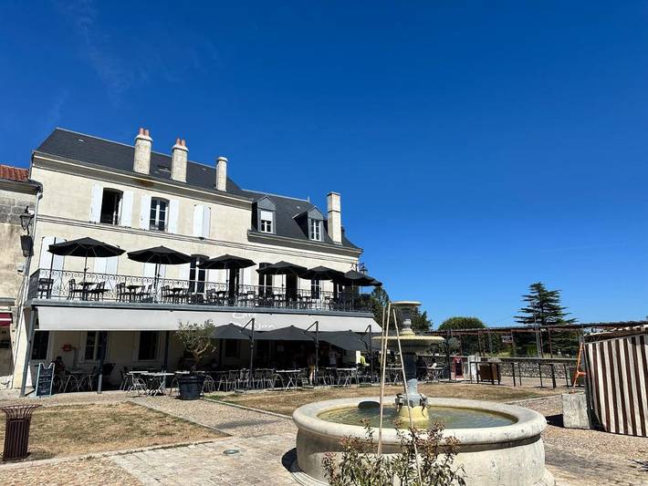Hôtel pour 2 personnes, avec jardin ainsi que terrasse et vue à Pons - 2