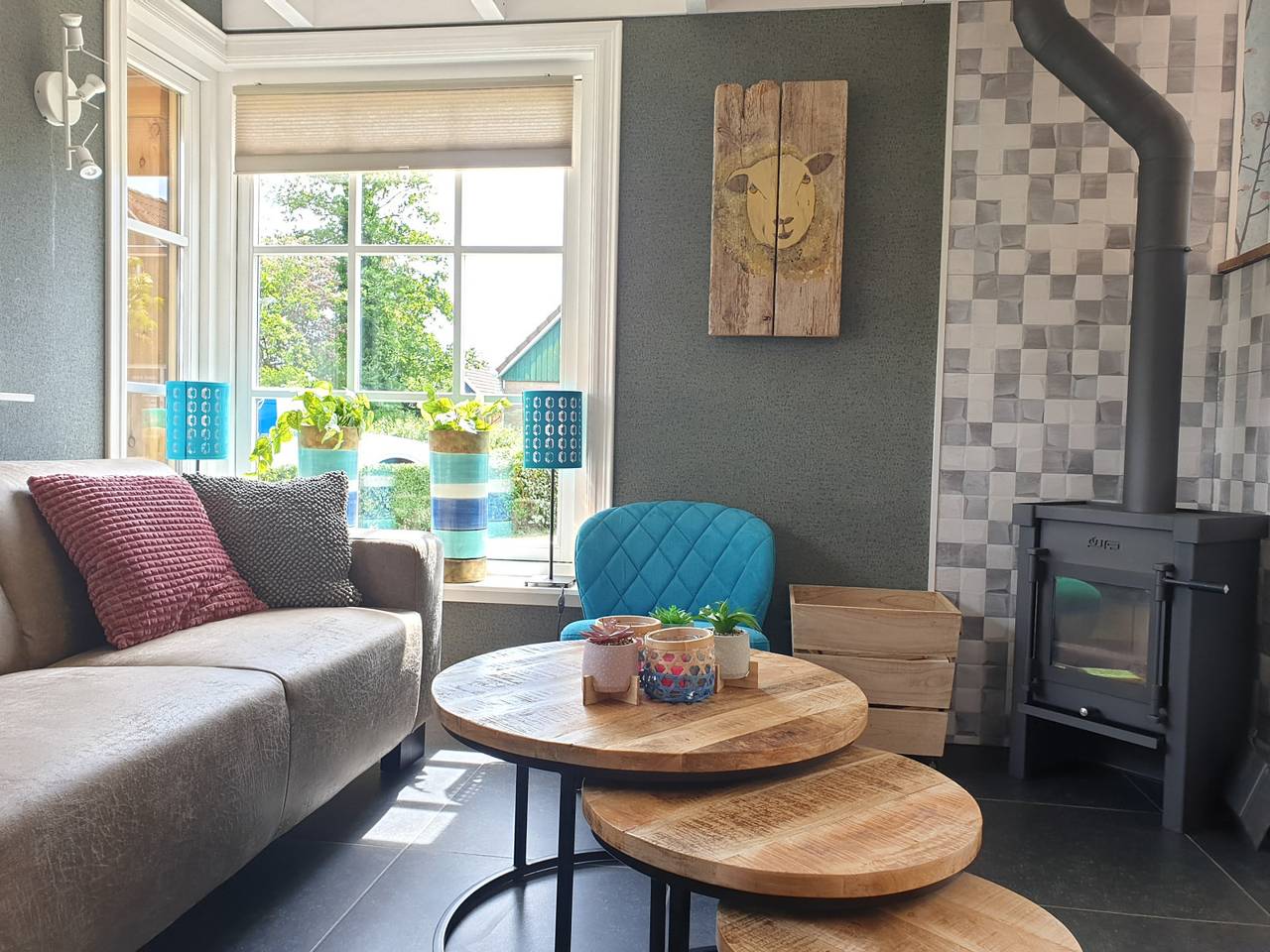 Komfortables Ferienhaus für 10 Personen mit Holzofen und umzäuntem Garten Nähe Nordsee in Niederländische Nordsee