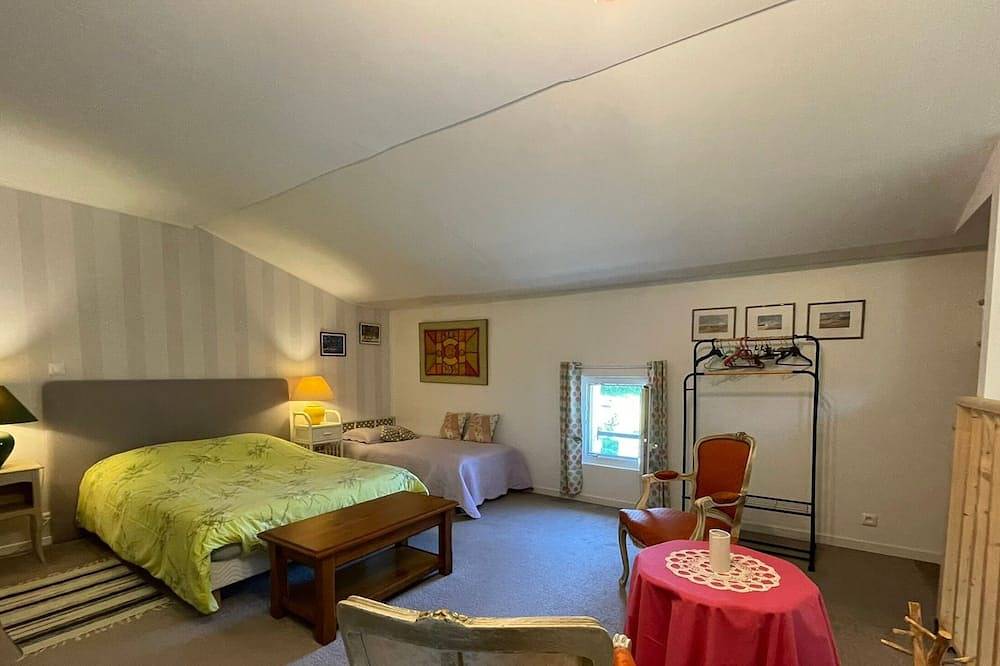 Charming Cottage in Beaufou with Private Terrace in Beaufou, Loire Valley