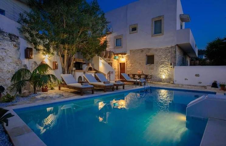 Ferienhaus für 6 Personen, mit Balkon und Terrasse sowie Whirlpool und Garten