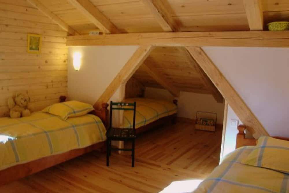 Ker Carlit, Atout France-Chalet-Vista a la Montana-Familiar-Baño para person... in Saint-Pierre-dels-Forcats, Parque Natural Regional de los Pirineos Catalanes