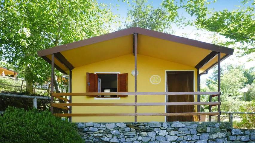 Camping car pour 2 personnes, avec jardin et sauna ainsi que piscine et jacuzzi dans Ligurie