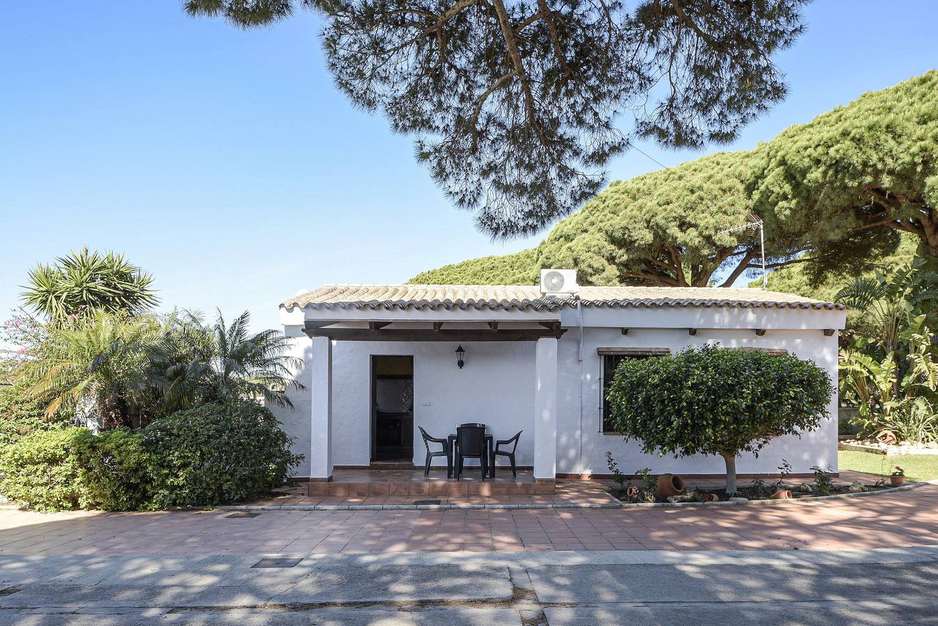 Casa de vacaciones Villa Su Ilusión con piscina, Wi-Fi, aire acondicionado, jardín y terraza in Conil de la Frontera, Costa de la Luz