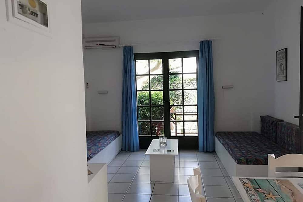 Hel lejlighed, Kokkini Hani: Lovely apartment with garden, 100 meters from the beach, Kokkini Hani / Heraklion. in Kokkini Hani, Heraklion og Omegn