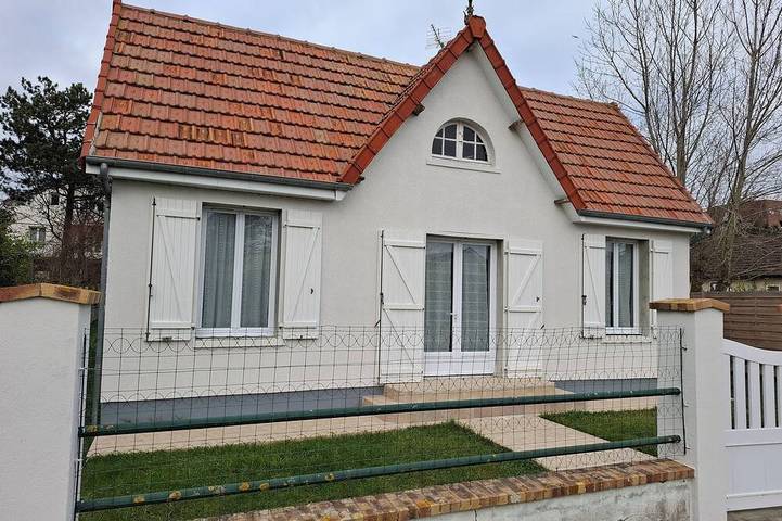 Location de vacances pour 6 personnes, avec terrasse et jardin à Varaville