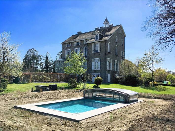 Vakantiehuis voor 24 personen, with Terras and Tuin as well as Zwembad in Nassogne