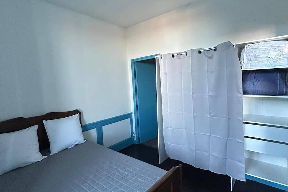 Entire apartment, F2 - 1 bedroom with 1 double bed and sofa bed in Guéret, Guéret region