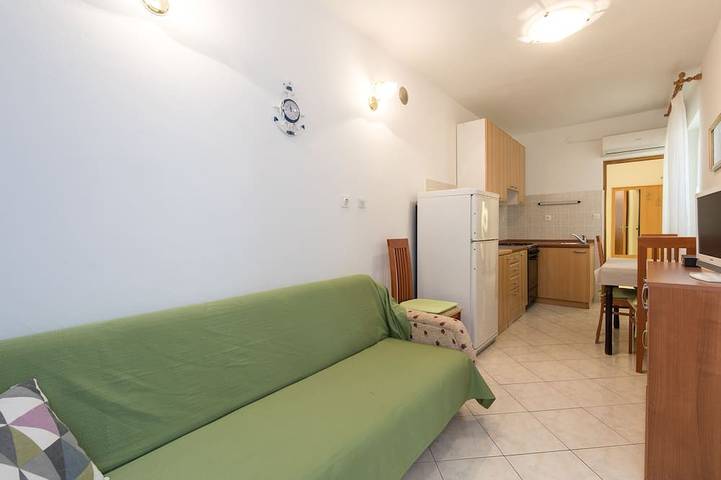 Entire apartment, Two bedroom apartment near beach Baška, Krk in Vela plaža, Baska