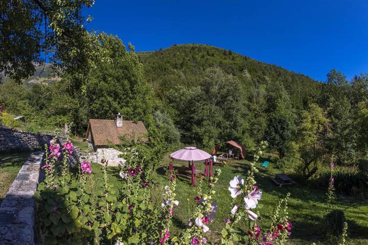 Hôtel pour 3 personnes, avec vue et jardin à Aspres-lès-Corps - 4