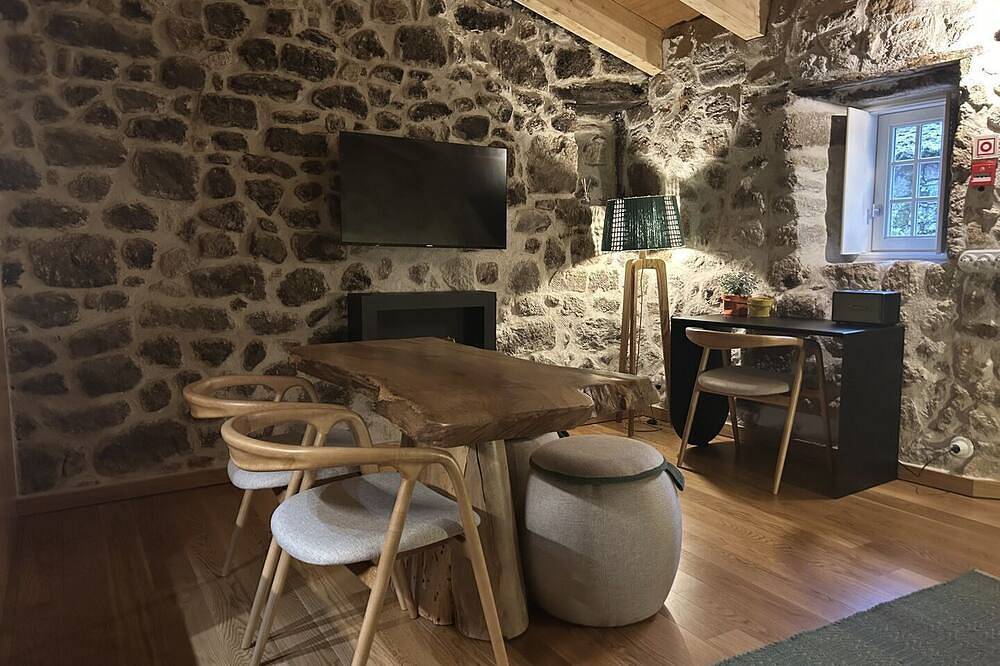 An accommodation unit in the form of a studio T1 with 39m2 in Cortes do Meio, Serra da Estrela