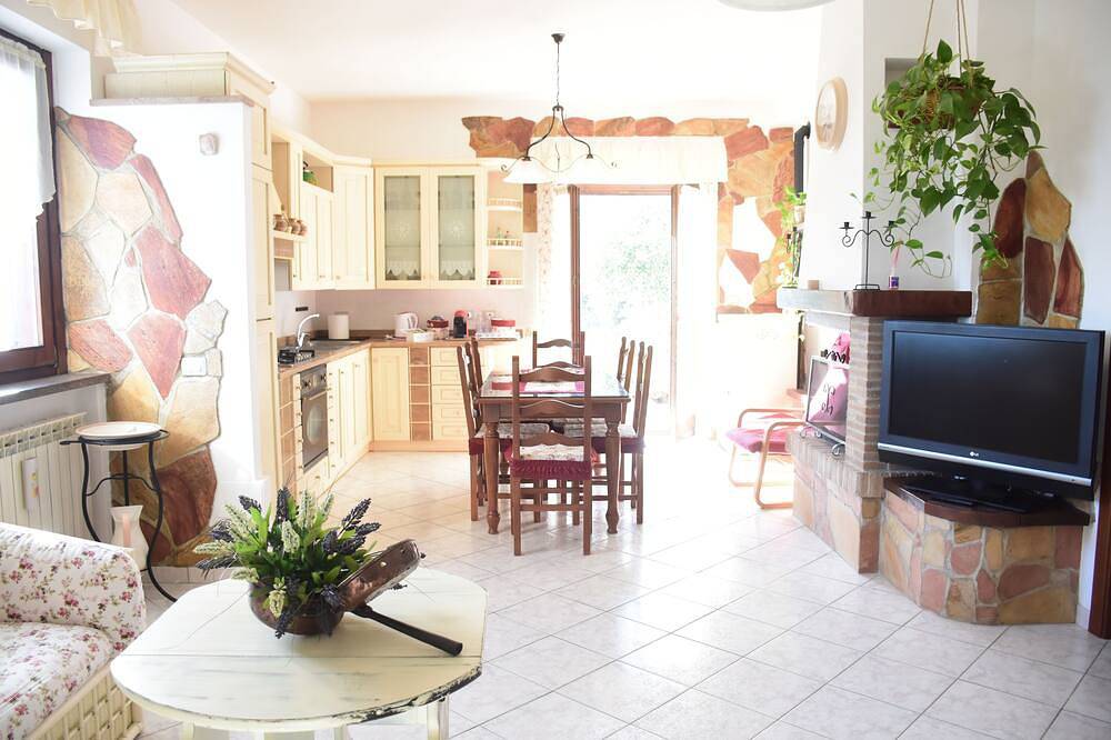 Ganze Wohnung, Apartment with parking 5 minutes from the Terme dei Papi in Viterbo in Vitorchiano, Viterbo Provinz