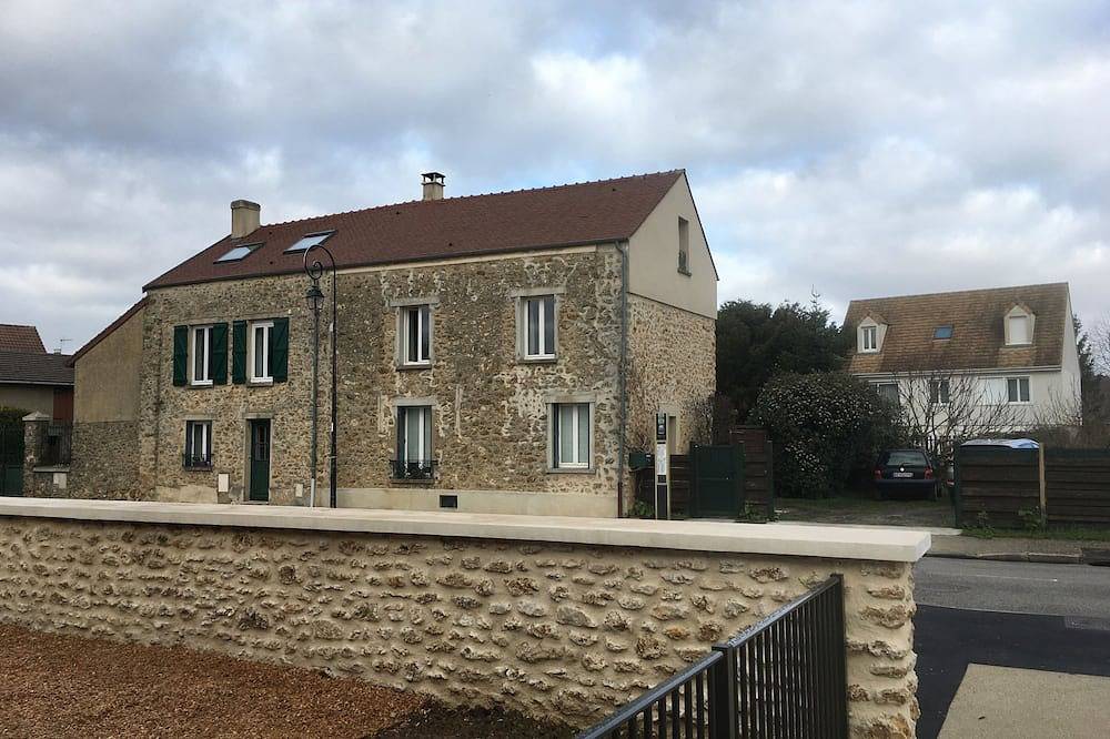 Appartement entier, Appartement indépendant 35m2 centre village (78) in Les Alluets-le-Roi, Yvelines