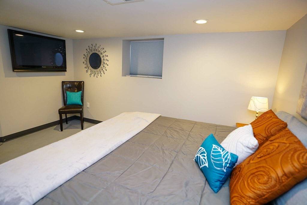 Downtown Fargo Gem: Full Home for Large Groups in Fargo, North Dakota