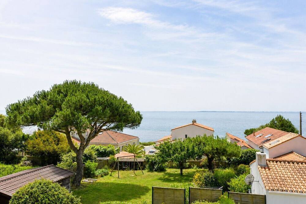 Grande Maison Familiale - 13 personnes - avec Vue Mer à 100m de la mer in Préfailles, Côte de Jade