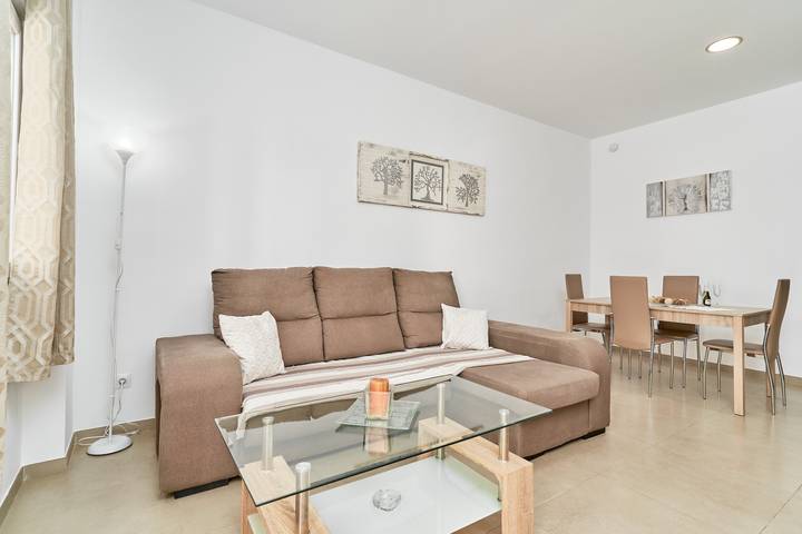 Entire apartment, Apartment 'Apartamento La Dorada' with Wi-Fi and Air Conditioning in Nerja, Cordillera Penibética