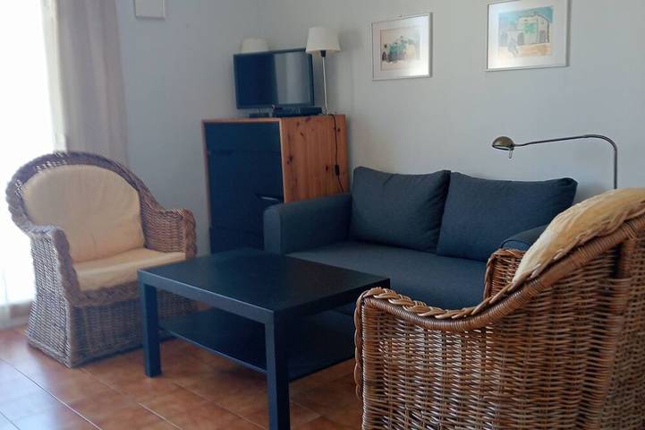 Apartamento entero, Apartamento con terraza y vistas al mar, pueblo y montañas. in Calella, Maresme