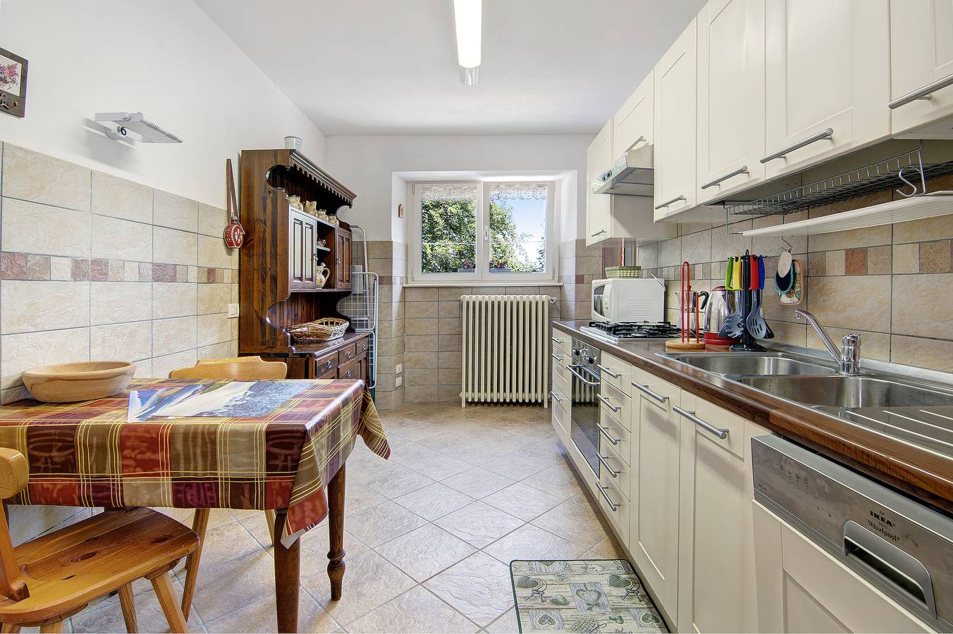Villa 'Residenza Ai Noci' mit Bergblick, privater Terrasse und Wlan in Lanzo d'Intelvi, Alta Valle Intelvi