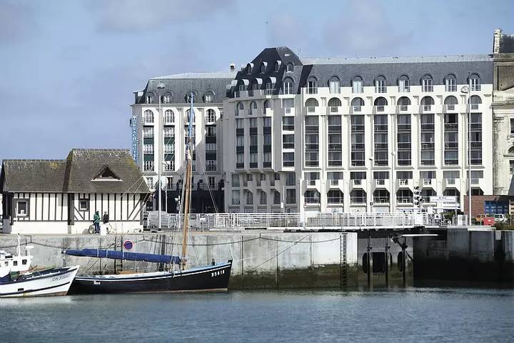 Gîte pour 5 personnes, avec piscine dans Casino de Trouville - 2
