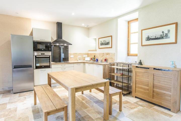 Location de vacances pour 8 personnes, avec terrasse ainsi que jardin et piscine, animaux acceptés à Cellettes - 3