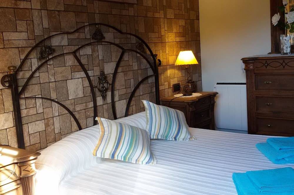 Ideal for families. Private swimming pool.Andalusian house. Very close to Málaga in Almogía, Provincia de Málaga