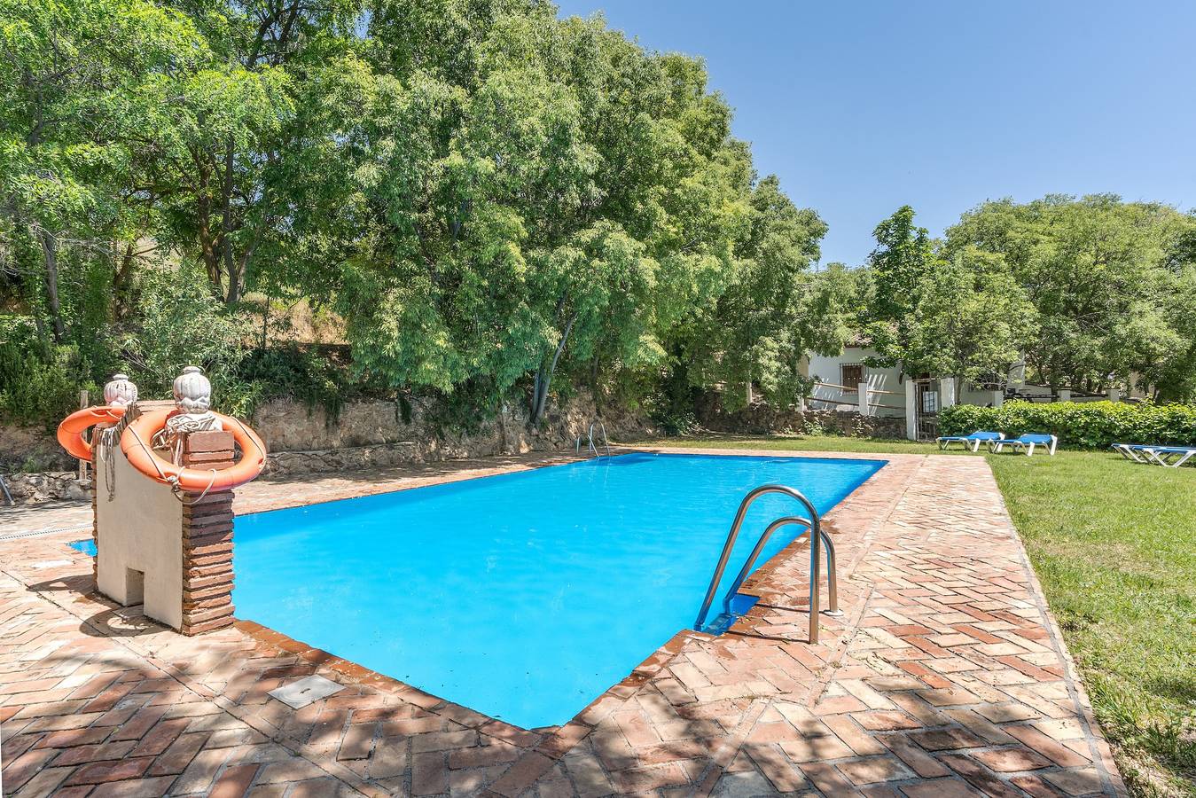 Appartement entier, Appartement 'El Granero' avec vue sur la montagne, piscine partagée et Wi-Fi in Cumbres Verdes, La Zubia