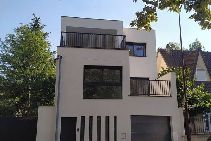 Location de vacances pour 12 personnes, avec Jacuzzi ainsi que Terrasse et Jardin à Villiers-sur-Marne