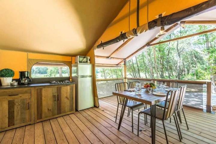 Tente pour 5 personnes, avec bassin pour enfant dans le Var - 4