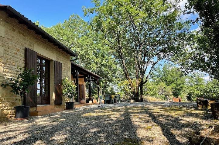 Location de vacances pour 6 personnes, avec terrasse et jardin, animaux acceptés à Le Bugue