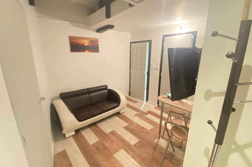 Apartamento entero, Lovely furnished Studio 15 minutes from Etampes and close to all amenities! in Angerville, Essonne