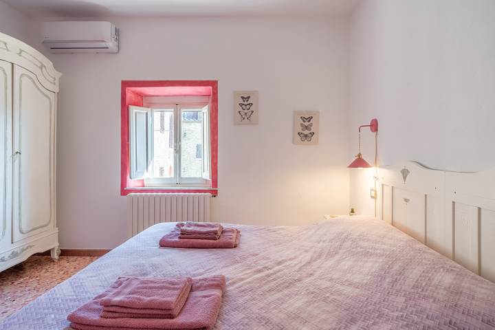 Room 'Pamela' with Mountain View, Wi-Fi and Air Conditioning in Lamporecchio, Pistoia Provinsen
