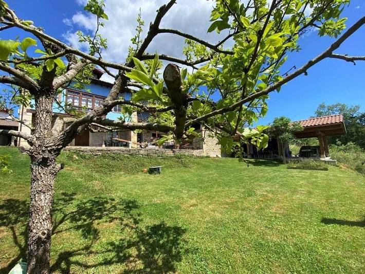 Casa rural para 5 personas, con vistas y jardín, Se admiten mascotas en Parres
