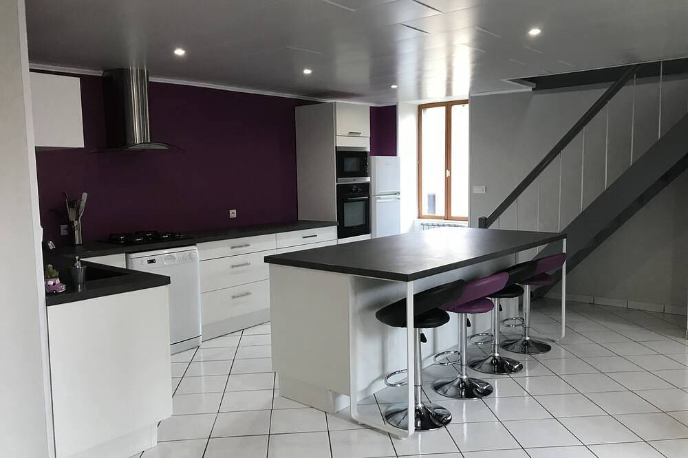 Haus 4/15 Personen im Herzen der Auvergne in Mareugheol, Besse-et-Saint-Anastaise und Umgebung