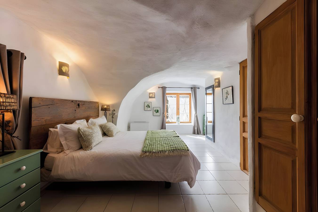 2-persons gîte with gardoise vault in a 16th-century mas 15km from uzès in Lussan, Région de Nîmes