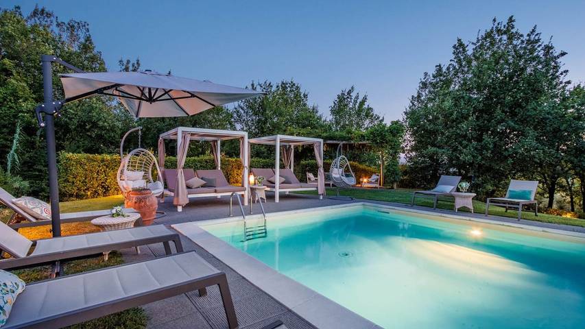Agriturismo per 4 persone, con piscina e giardino in Capannori