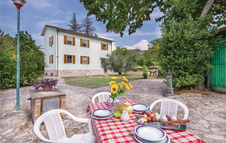 Agriturismo per 6 persone, con Giardino a Spoleto