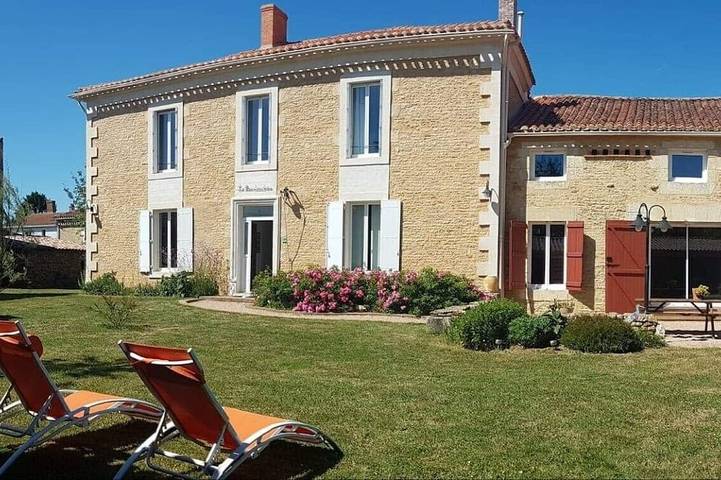 Chambre d’hôte pour 4 personnes, avec jacuzzi et jardin dans Fontenay-le-Comte