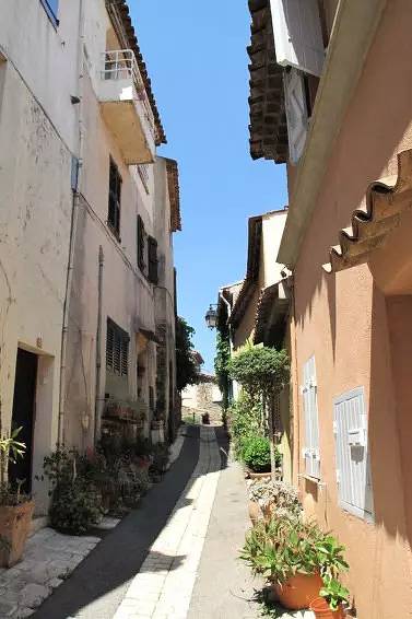 Gîte pour 4 personnes, avec terrasse dans Port des Marines de Cogolin - 4