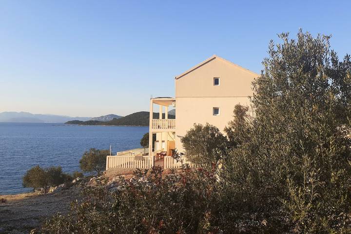 Ganze Wohnung, 2-Zimmer-Ferienwohnung am Strand Bucht Pjestata, Peljesac -e in Dubrovnik-Neretva