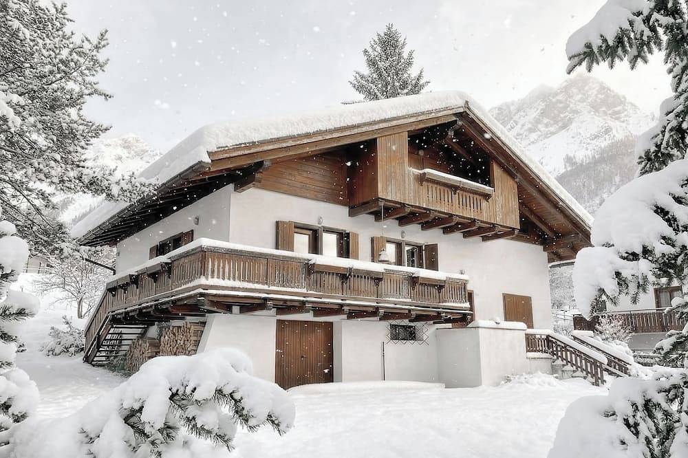 Ganze Wohnung, Cozy mountain house with private garden a few kilometers from Cortina. in San Vito di Cadore, Dolomiti Superski
