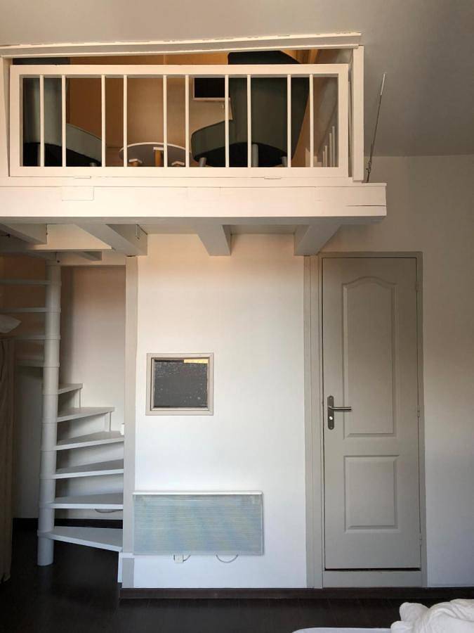 Double or Twin Room with Private Bathroom in Lectoure, Gers