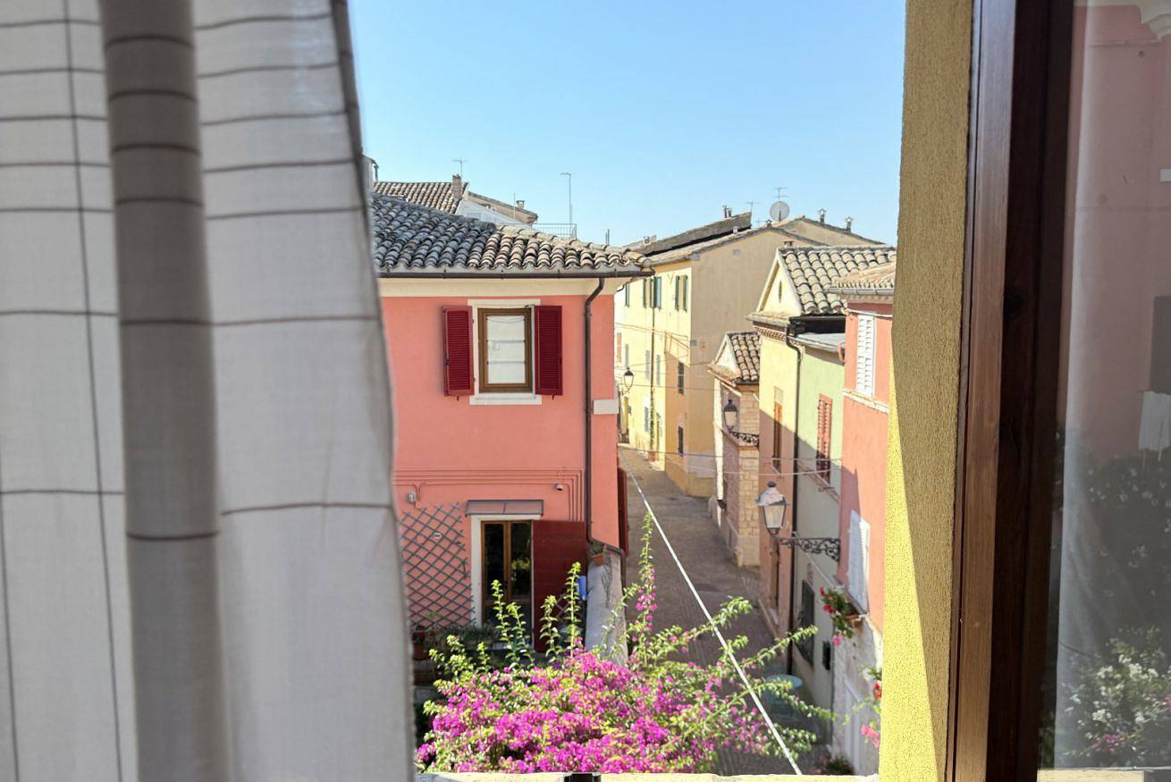 Apartamento entero, S268 - Sirolo, delightful three-room apartment in the historic center with parking space in Sirolo, Riviera del Conero