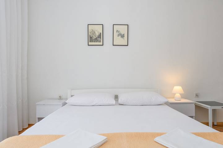 Ferienhaus für 8 Personen, mit Balkon und Garten in Banjol - 4
