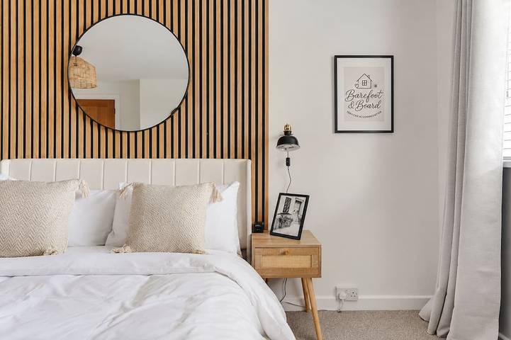 Luxury 2-Bed House in Stevenage Sleeps 6 Free Parking Barefoot & Board in Stevenage, Hertfordshire