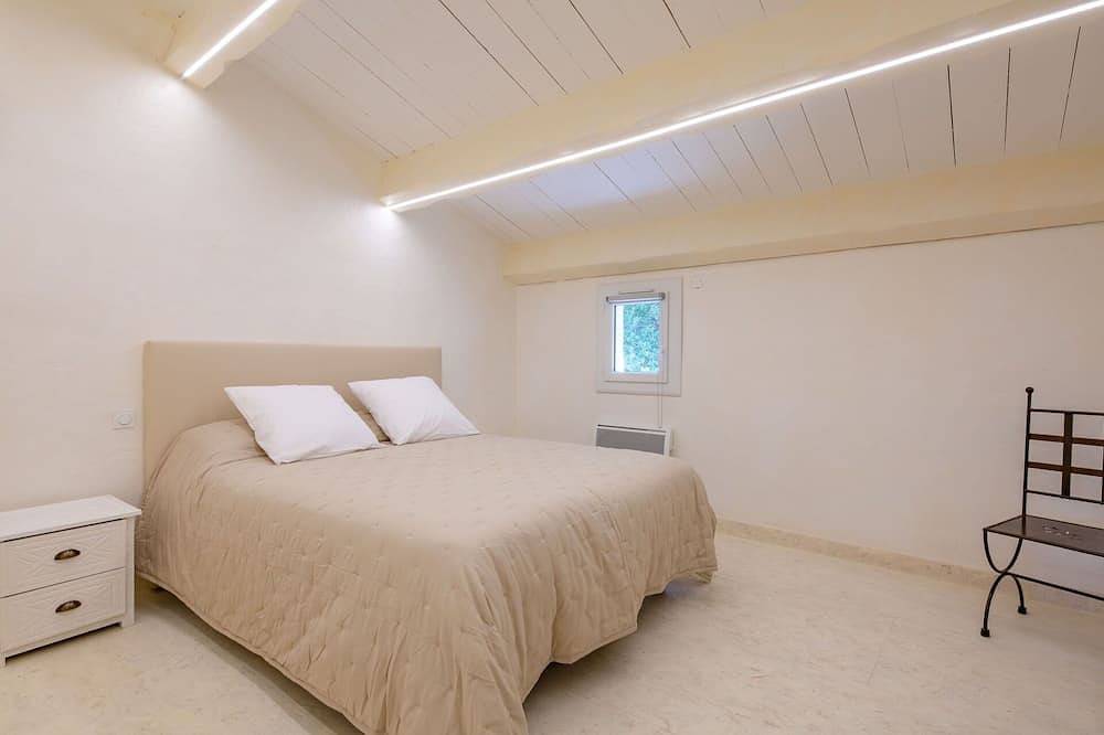 Schönes  Ferienhaus für 8 Leute mit  W-Lan, Tv, Terrasse und Haustiere erlaubt in Bauduen, Brignoles Region