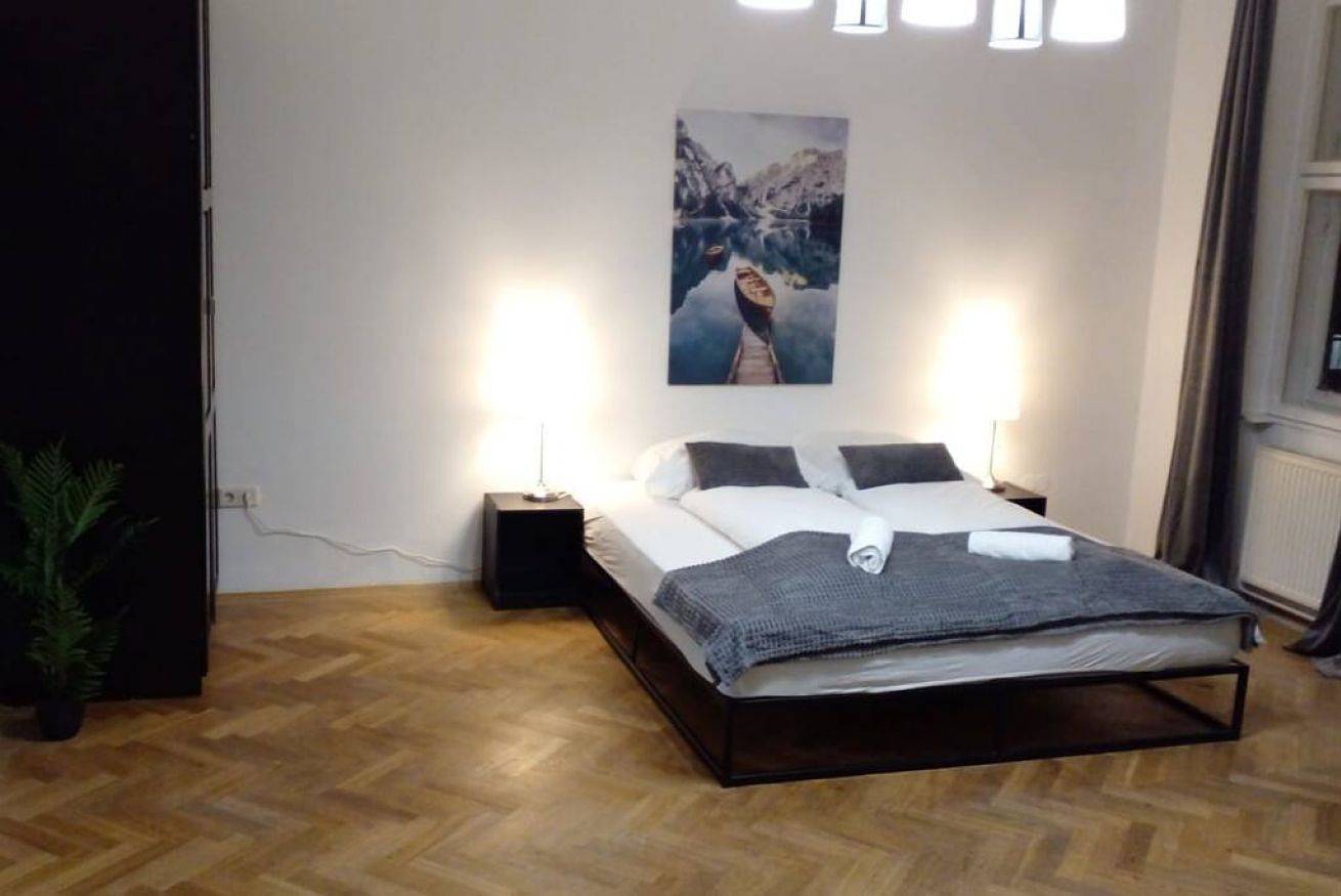 Entire apartment, Spacious 2Br Apt. @ Wiener Stadthalle/Well Located in Vienna, Vienna Woods
