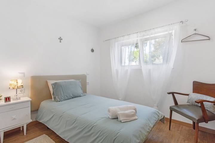 Quarto, com Jardim e Piscina infantil em Leiria