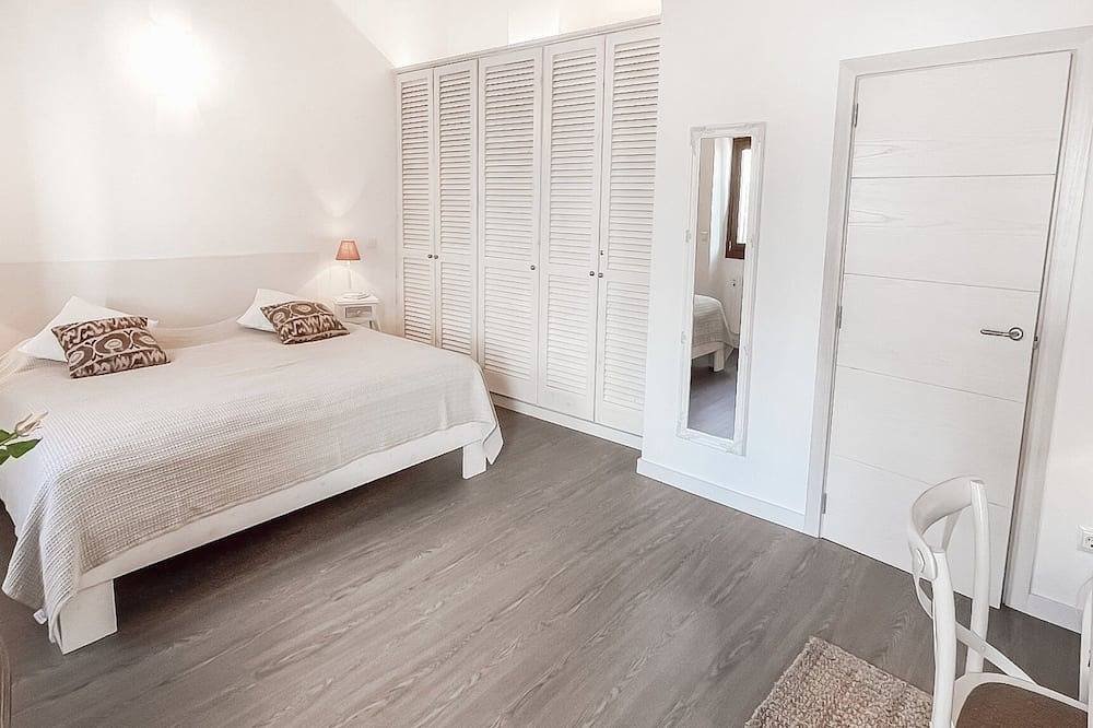 Magnificent Mallorca Villa | Villa Neville | 3 Bedrooms | Furnished Sun Terrace | Private Outdoor Hot Tub | Bbq Facilities | Shaded Outdoor Dining Area | Fitness Room | Artá in Artà, Mallorca Este