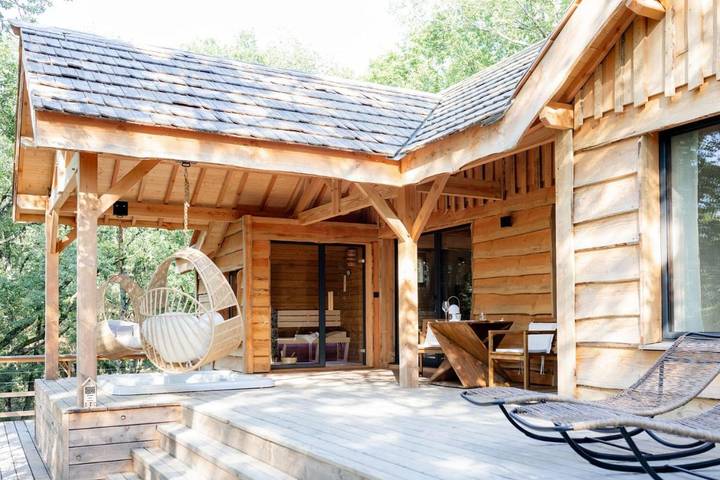 Gîte pour 2 personnes, avec Balcon et Terrasse ainsi que Jacuzzi et Jardin