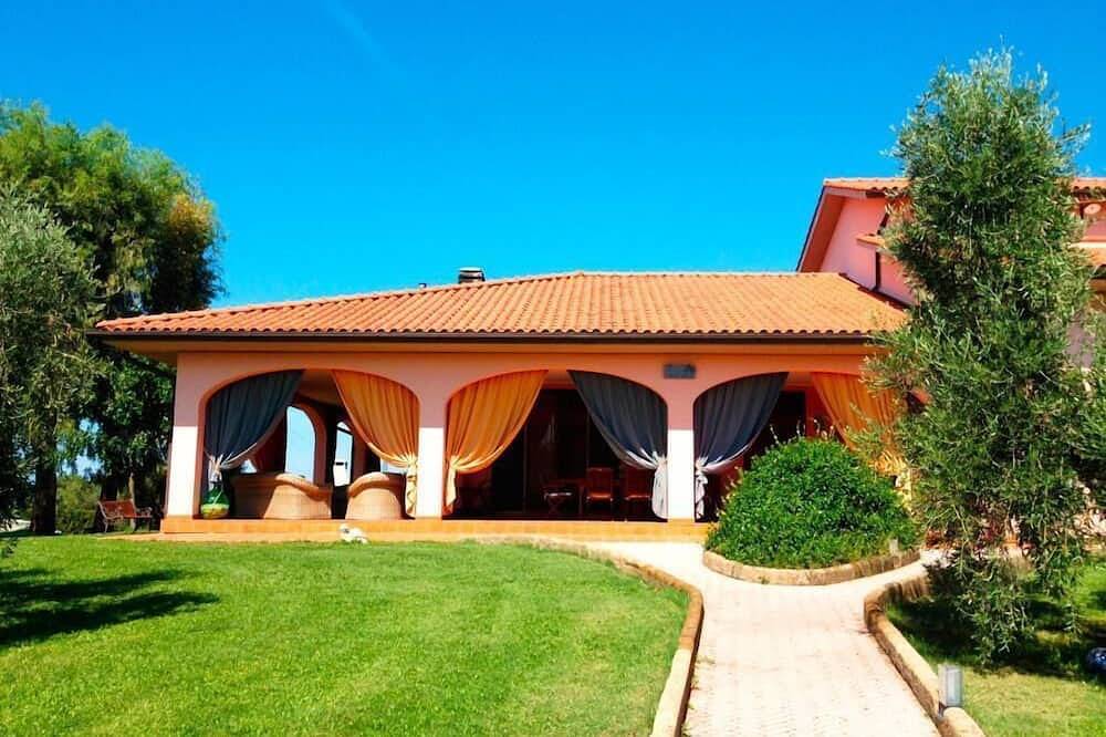 Casa vacanza a Val di Cecina a partire da 1017€ a notte