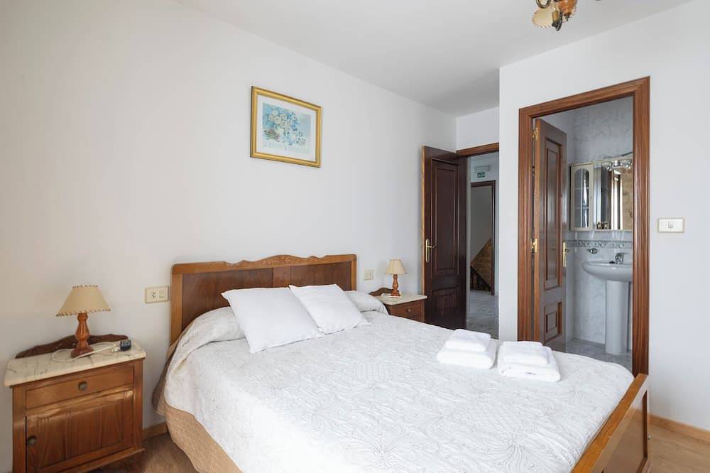 Country House 'Marica' with Mountain View, Private Pool and Private Terrace in A Estrada, Pontevedra Province